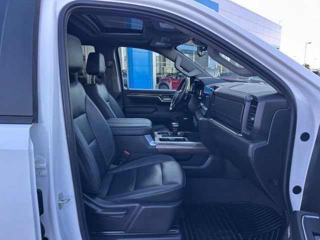 Used 2024 Summit White Chevrolet RST image 32