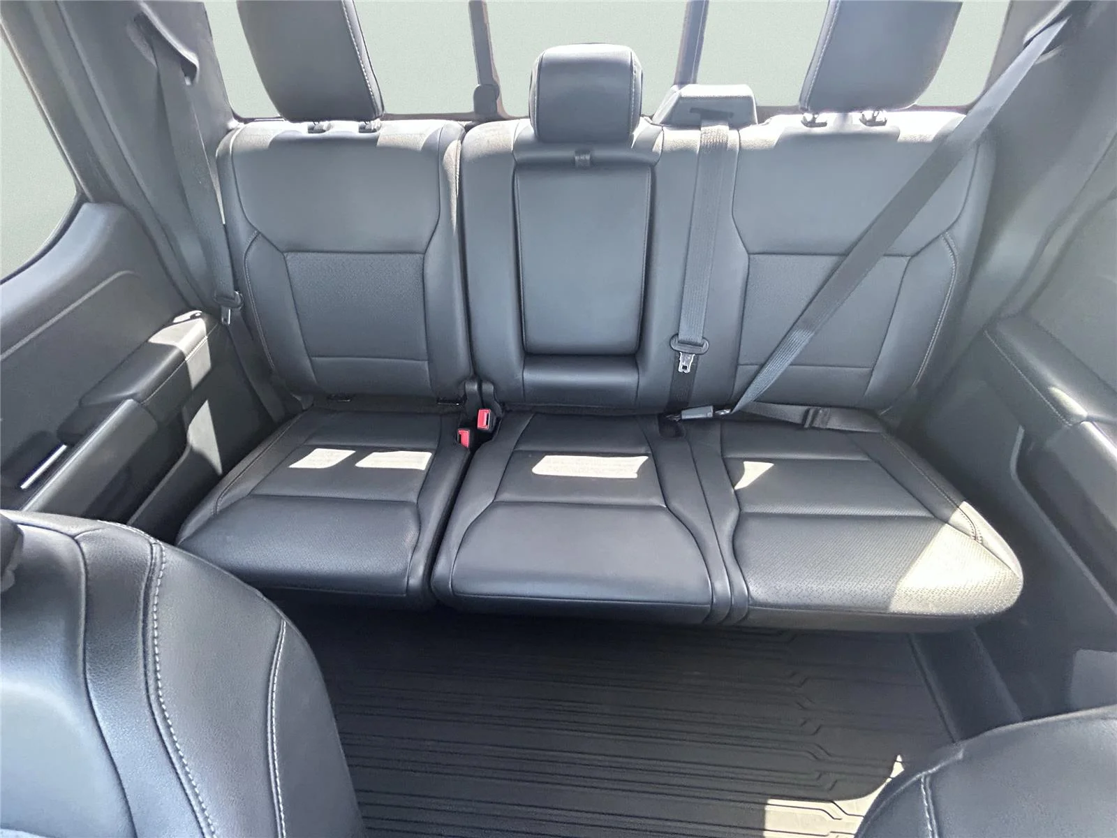 Used 2022 Agate Black/Stone Gray Ford LARIAT image 24