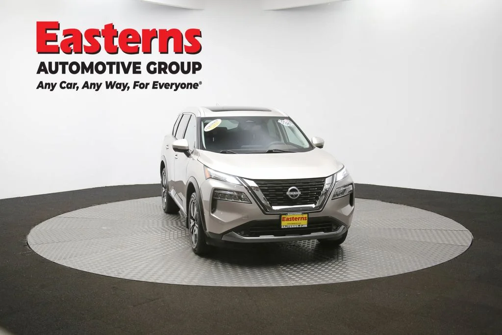 Used 2022 Silver Nissan SL image 49
