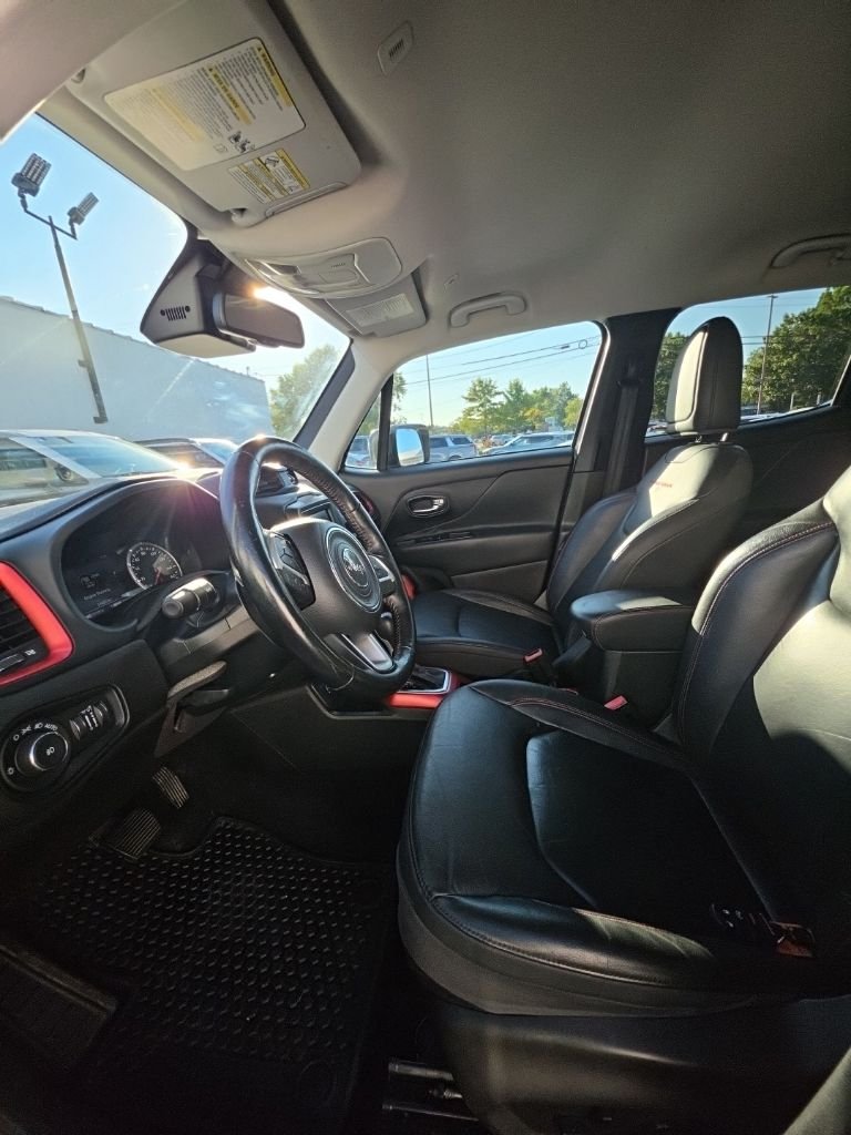 Used 2018 White Jeep Trailhawk image 12