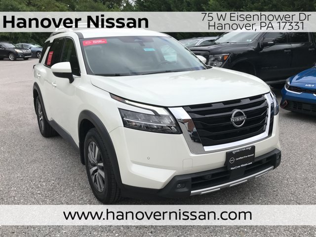 Used 2024 Pearl White Tricoat Nissan SL image 1