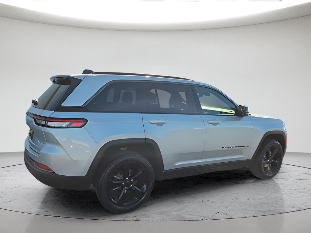 New 2026 Silver Zynith Exterior Paint Jeep Limited image 3