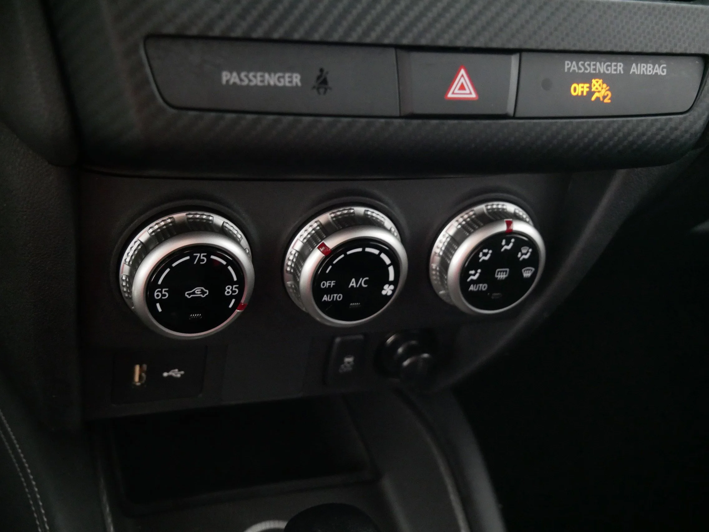 Used 2025 White Diamond Mitsubishi ES image 23