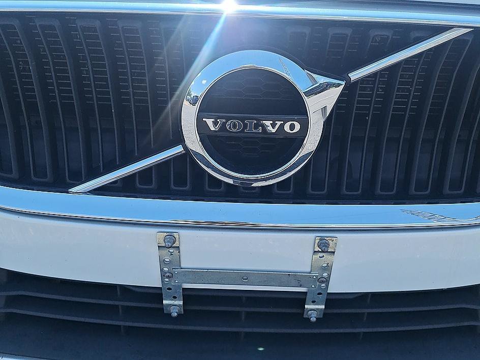 Used 2020 Crystal White Pearl Metallic Volvo Momentum image 29
