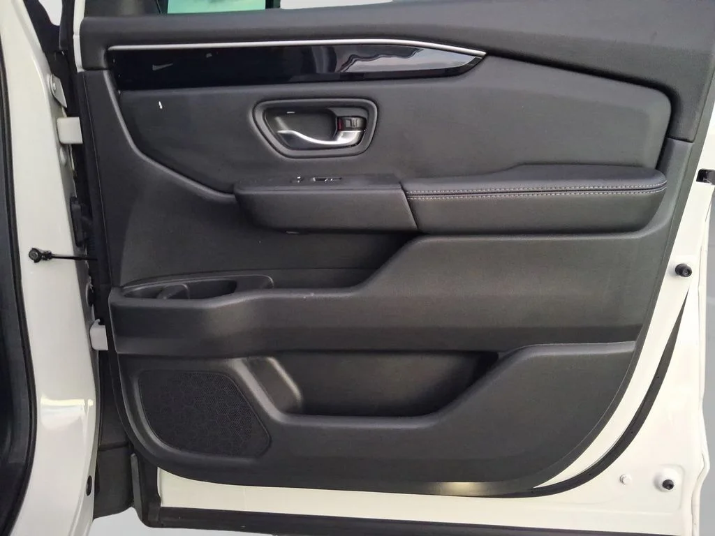 Used 2025 White Honda Touring image 33