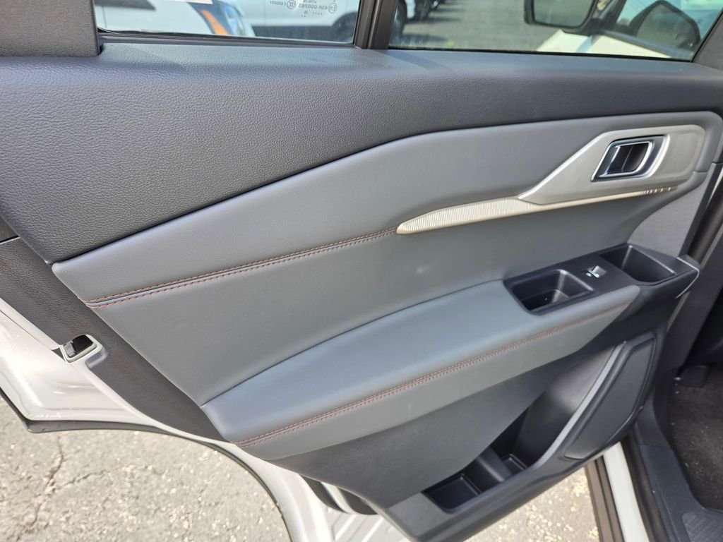 New 2026 Star White Metallic Tri-Coat Ford Active image 27