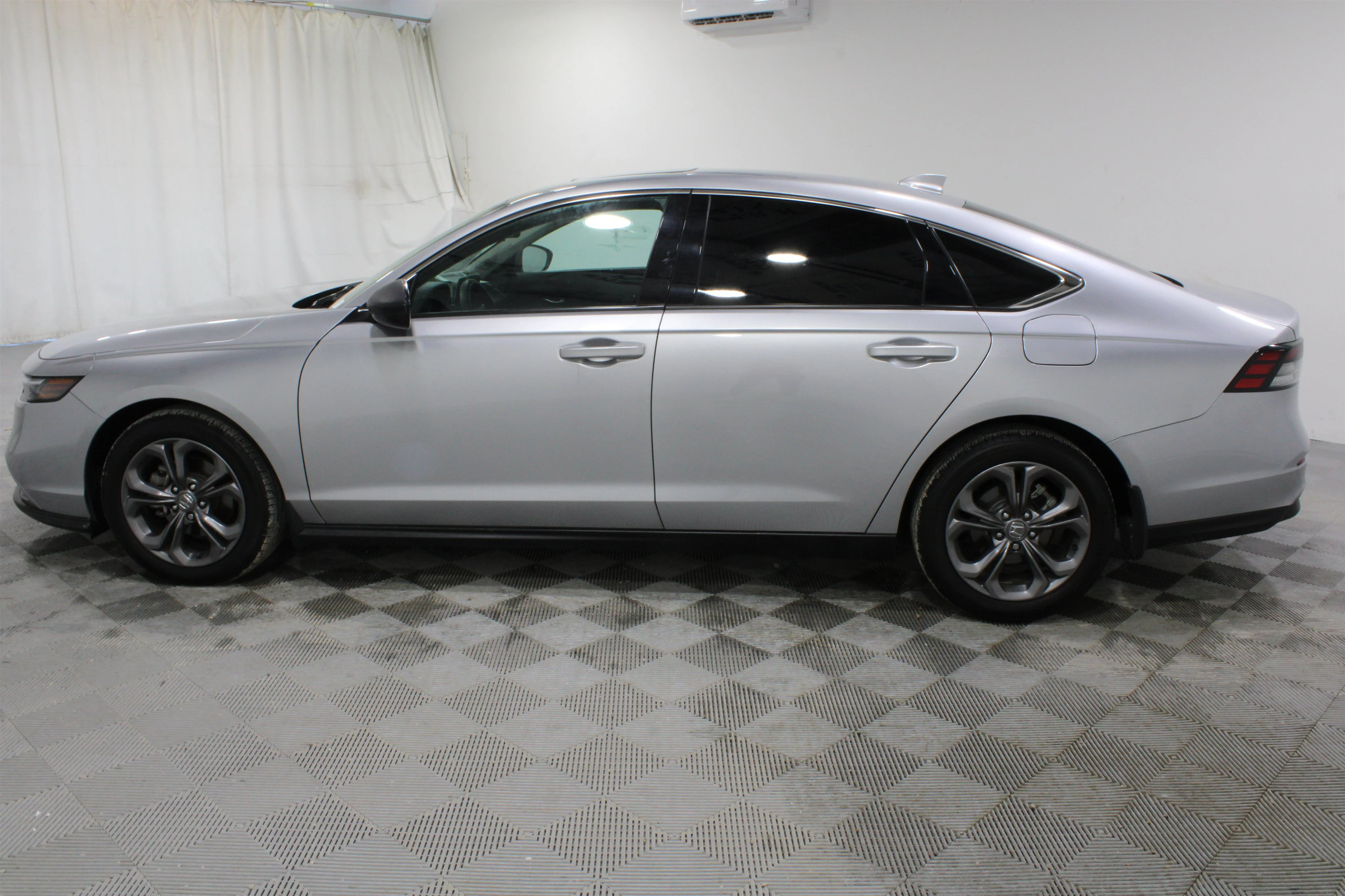 2024 Honda Accord EX - Photo 29