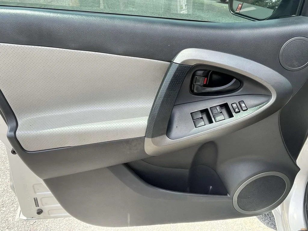 Used 2012 Classic Silver Metallic Toyota Limited image 16
