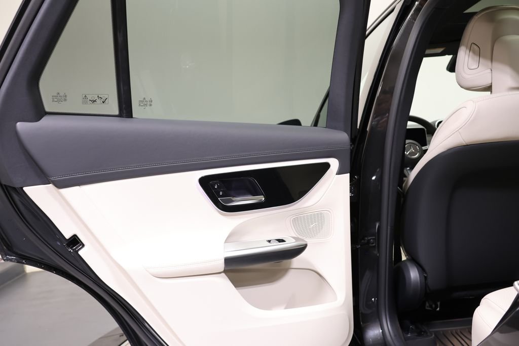 Used 2027 Graphite Grey Metallic Mercedes-Benz GLC 300 image 39