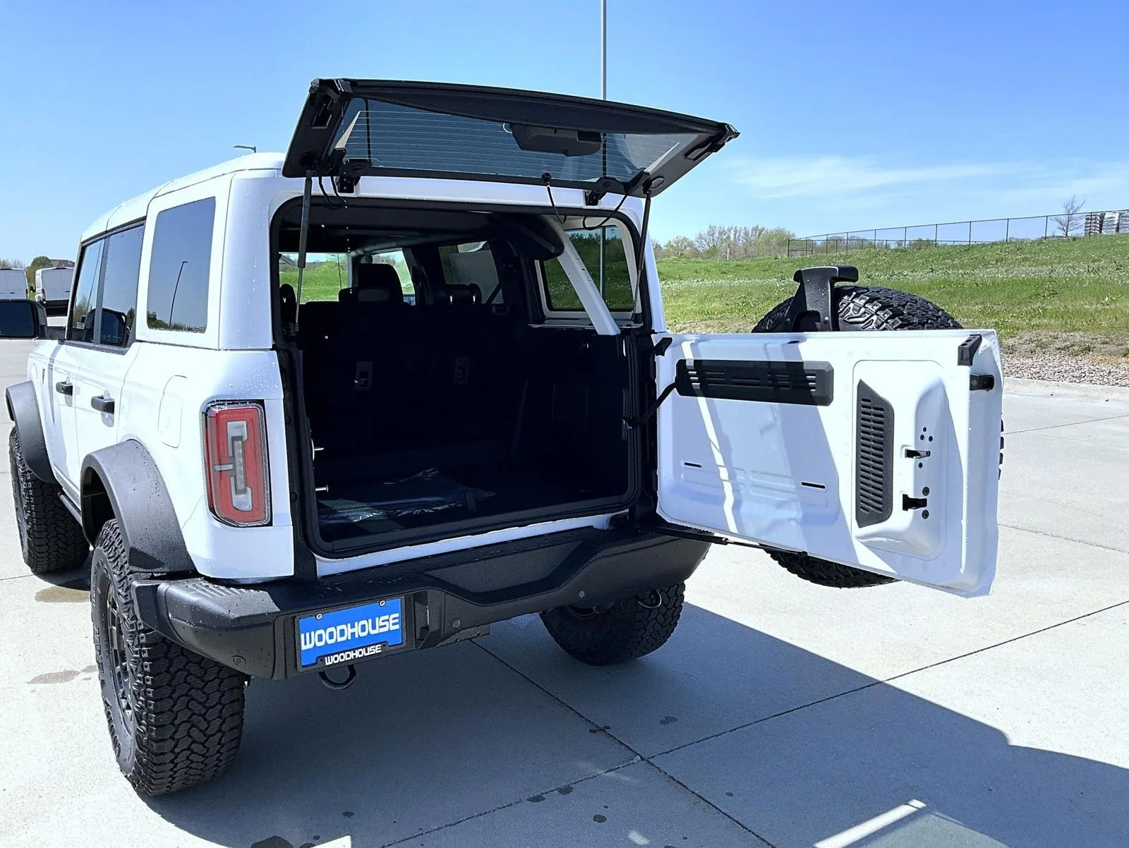New 2026 Oxford White Ford Badlands image 15