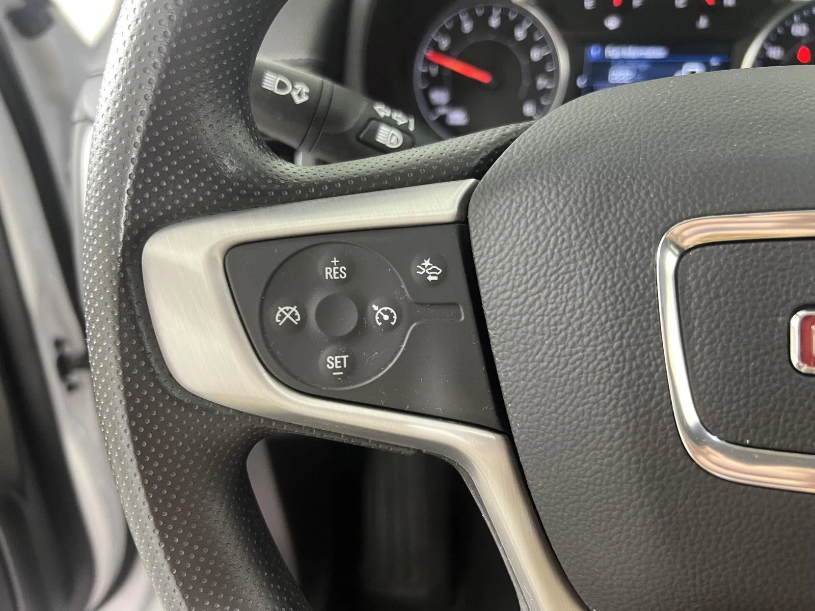 Used 2024 Summit White GMC SLE image 15
