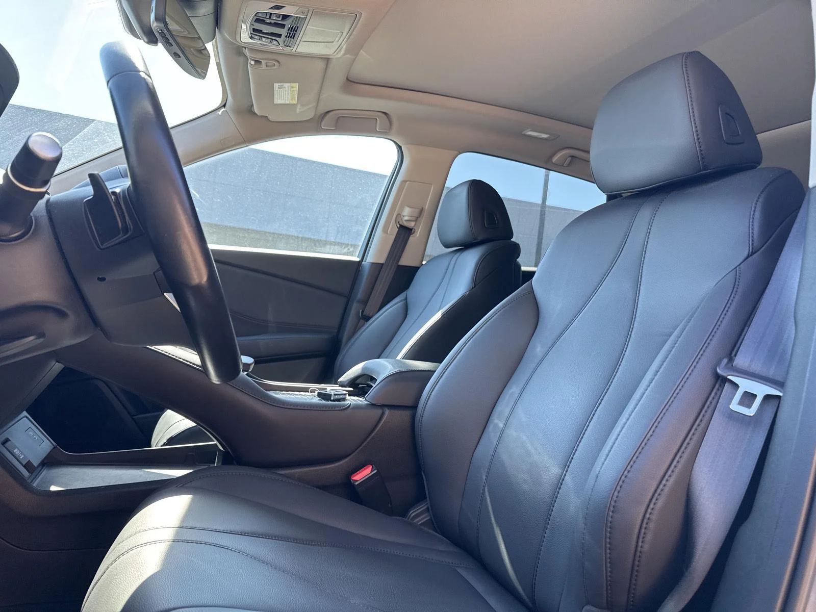 Used 2024 Liquid Carbon Metallic Acura SH-AWD image 9