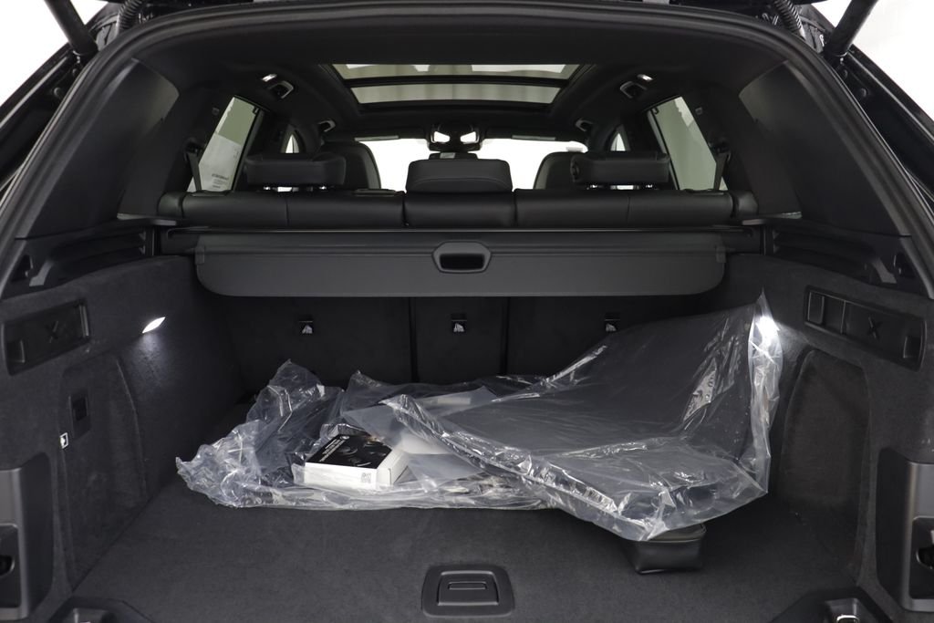 New 2026 Black Sapphire Metallic BMW xDrive40i image 19