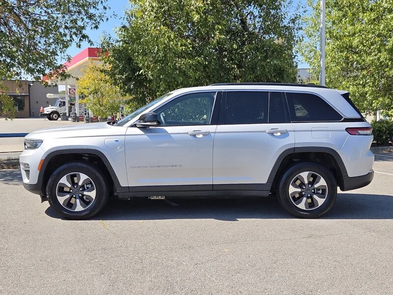 Used 2024 Silver JEEP 4XE image 2