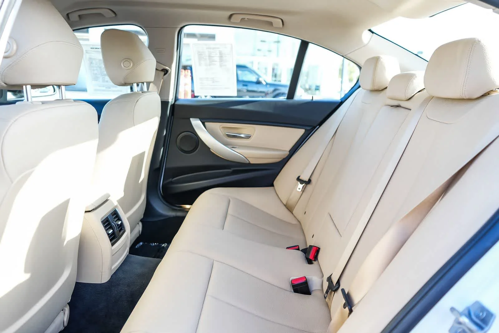 Used 2018 White BMW 320i image 19
