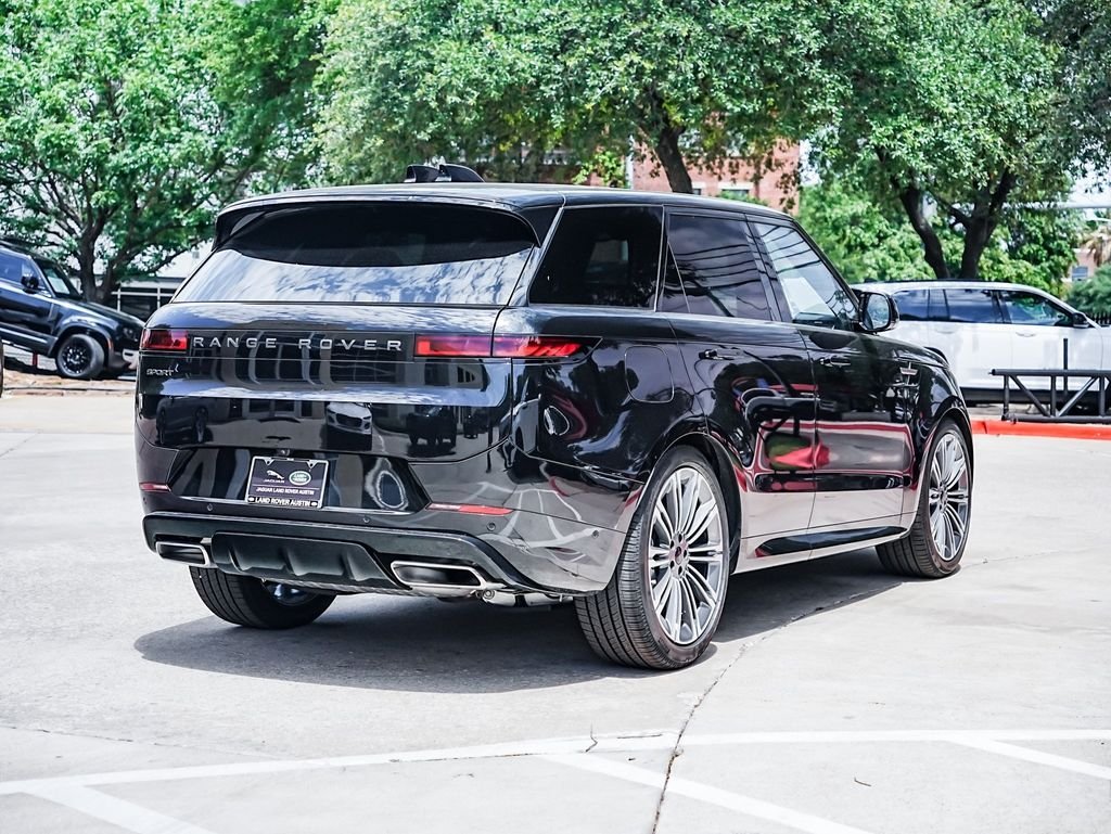 New 2026 Black Land Rover Dynamic SE image 7