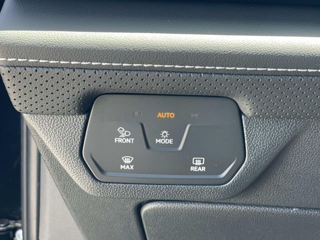 New 2026 Black Volkswagen 2.0T SE w/Technology image 18