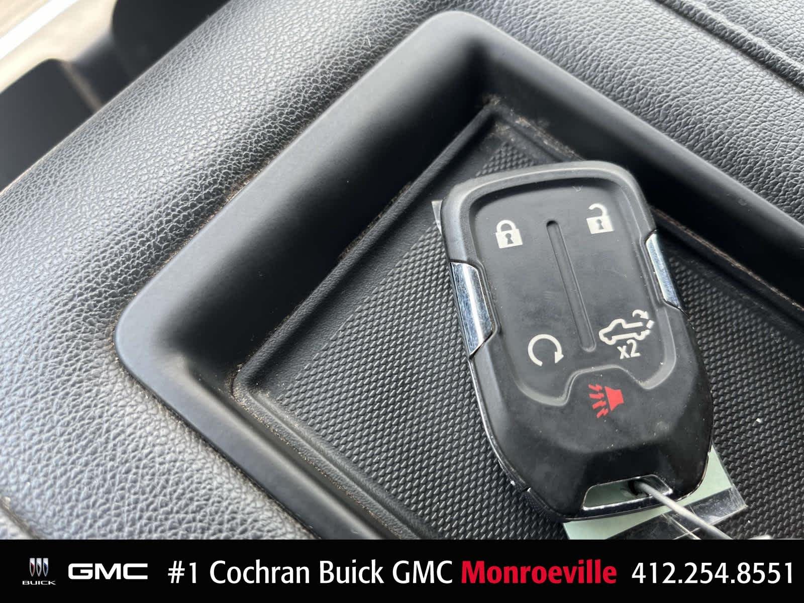 Used 2022 Summit White Chevrolet RST image 4