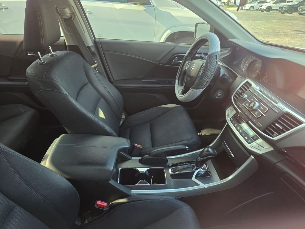 Used 2013 White Honda Sport image 5