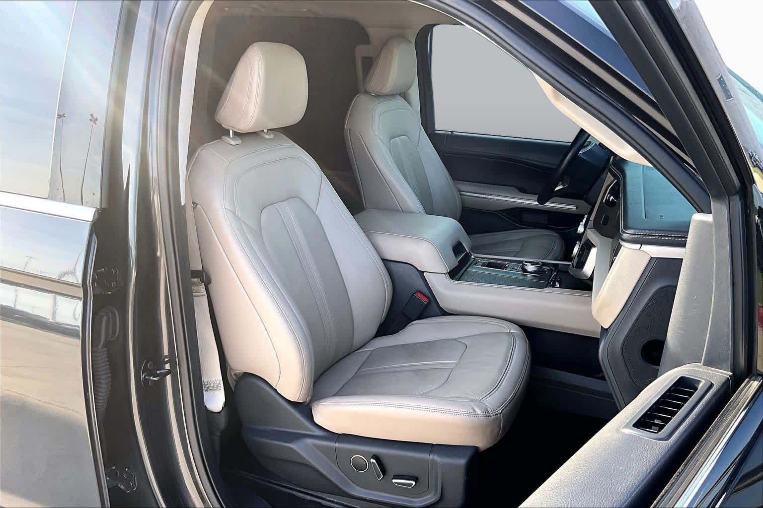 Used 2022 Dark Matter Metallic Ford Limited image 9
