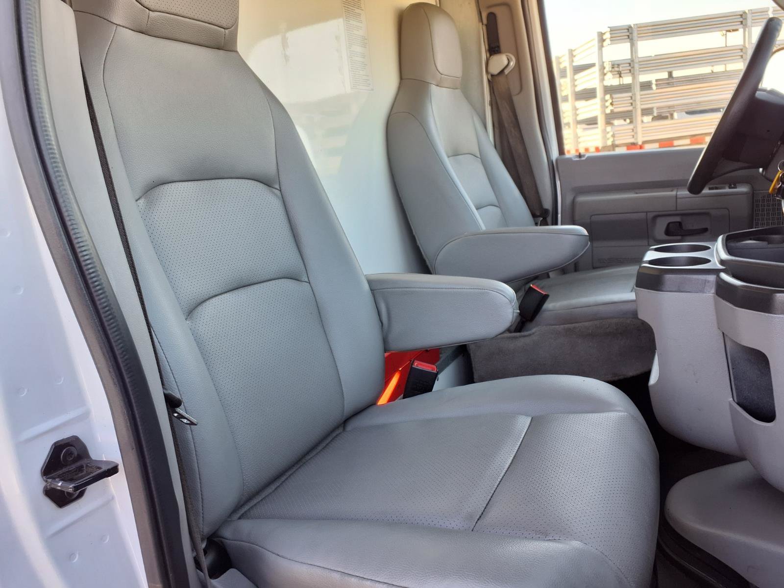 Used 2022 Oxford White Ford Base image 6