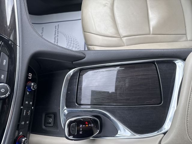 Used 2019 White Frost Buick Essence image 22