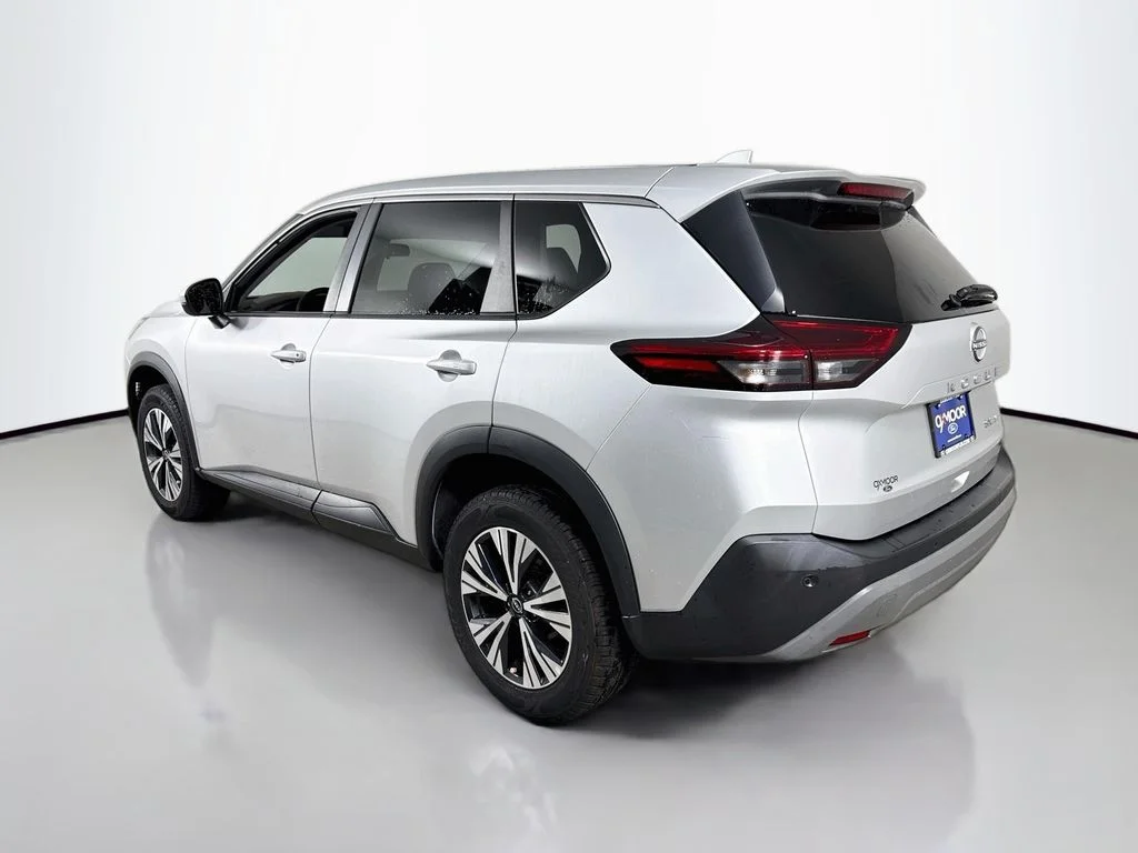 Used 2022 Brilliant Silver Metallic Nissan SV image 5