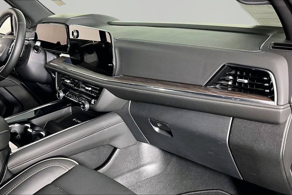 2025 Chevrolet Suburban Premier - Photo 22