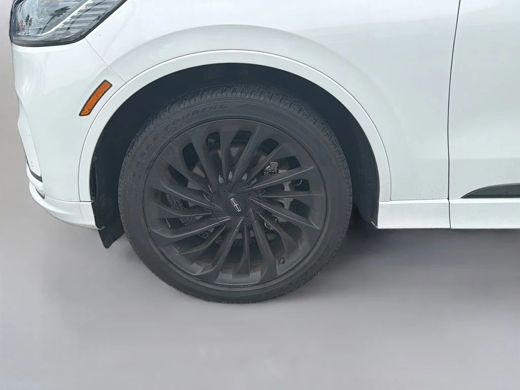 Used 2025 White Lincoln Reserve image 31