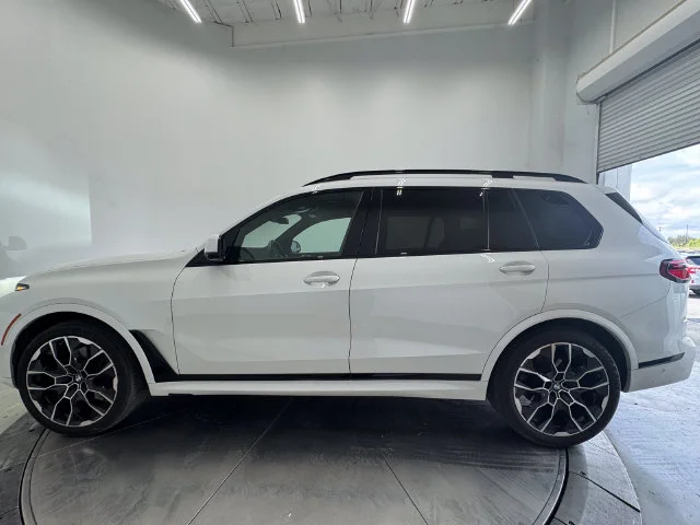 Used 2023 Mineral White Metallic BMW xDrive40i image 16