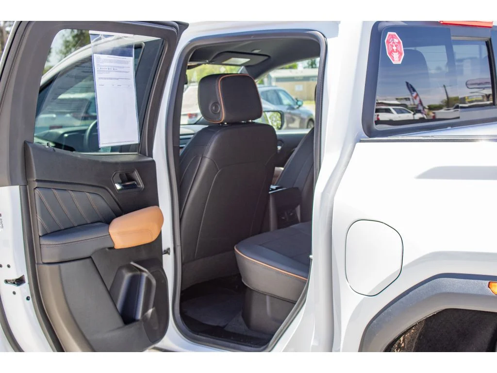 2025 GMC Canyon AT4 - Photo 15