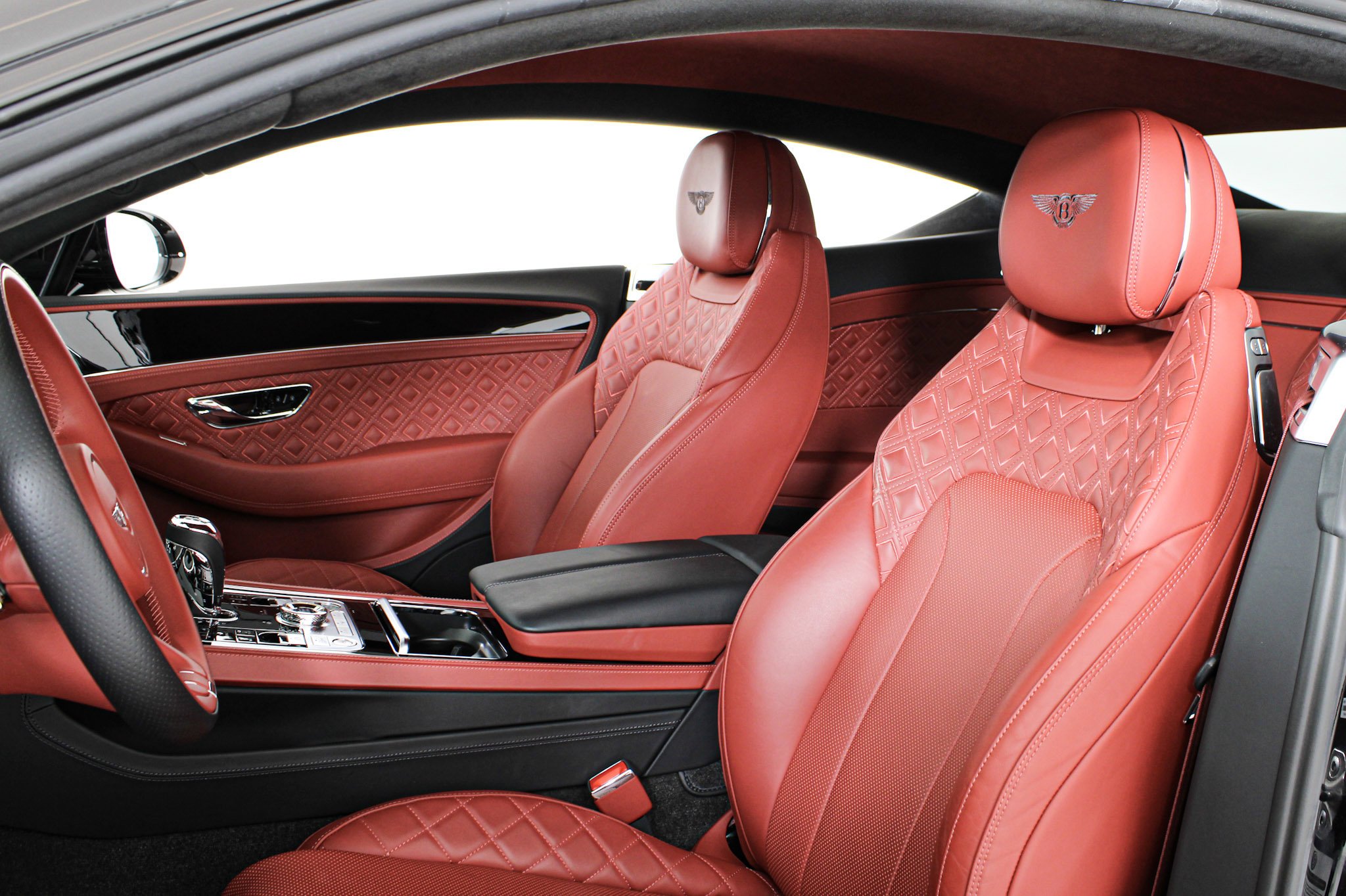 Used 2024 Black Bentley  image 32
