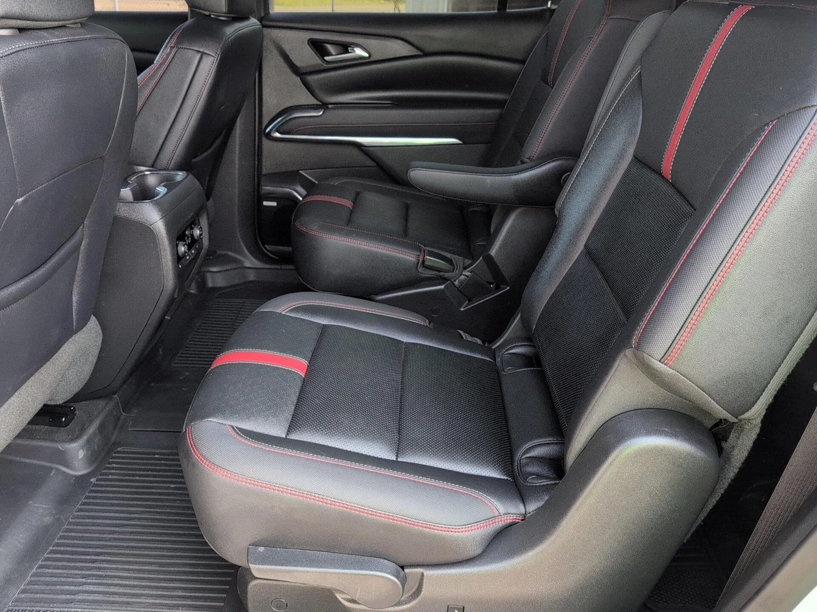 Used 2026 Polar White Tricoat Chevrolet RS image 33