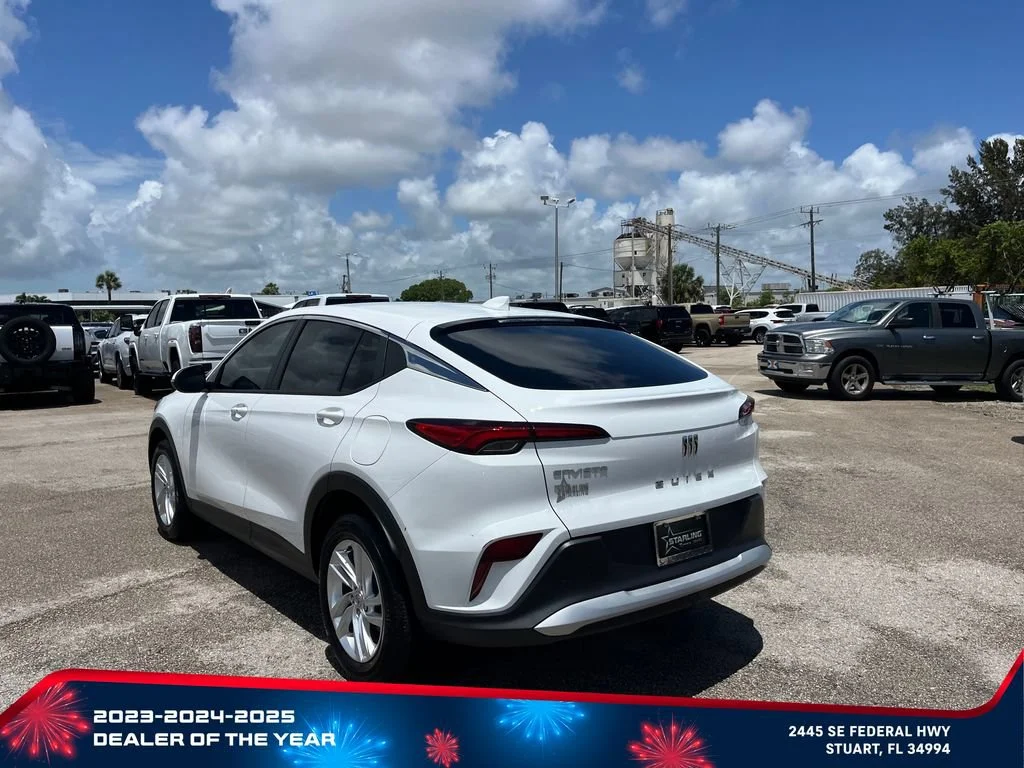 Used 2025 Summit White Buick Preferred image 5