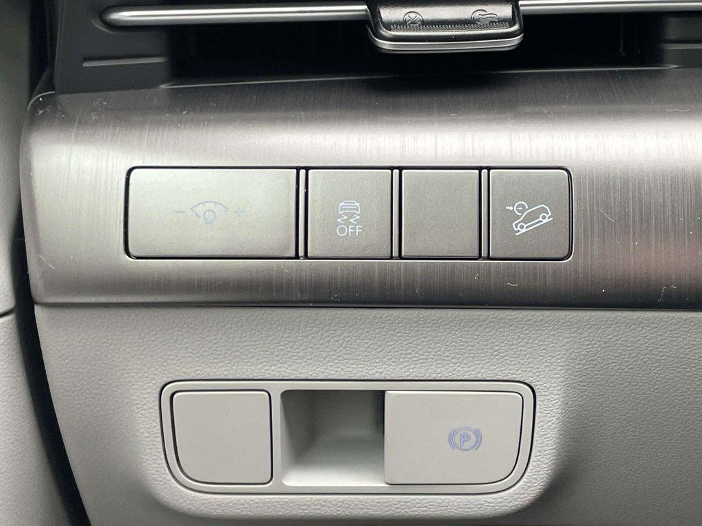 New 2026 White Hyundai SEL Sport FWD image 17