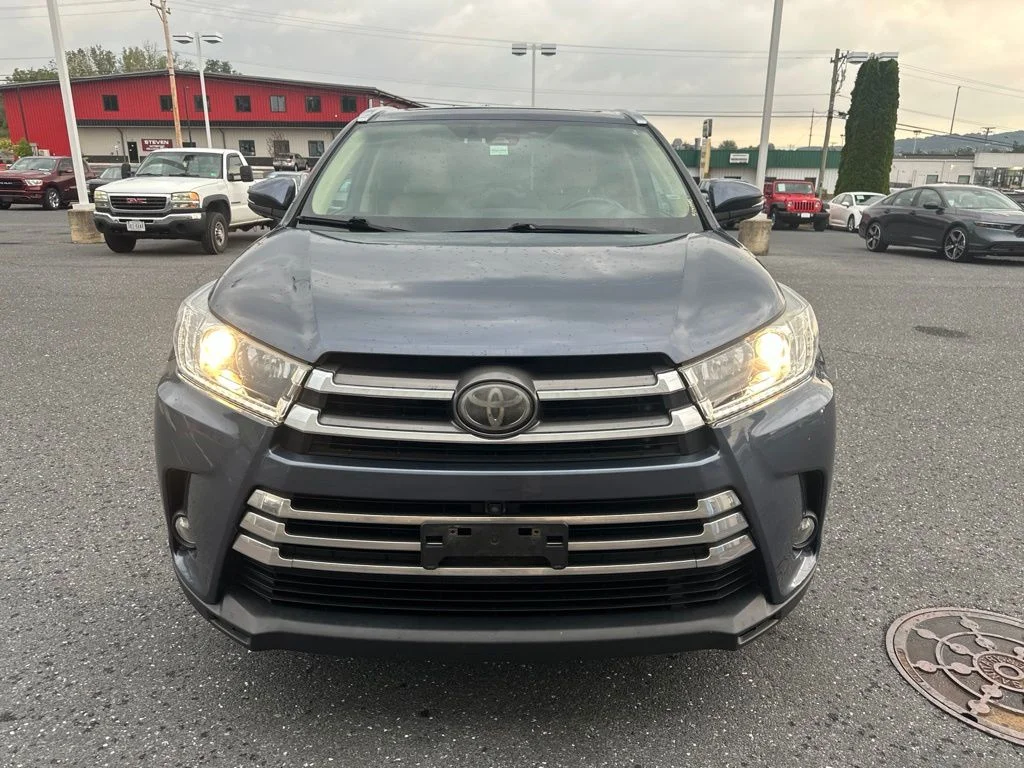 Used 2018 Shoreline Mist Toyota Limited Platinum image 8