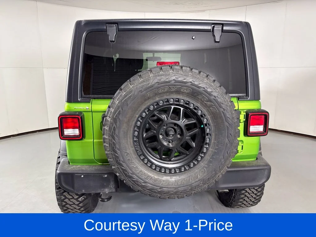 Used 2019 Green Jeep Sport S image 9