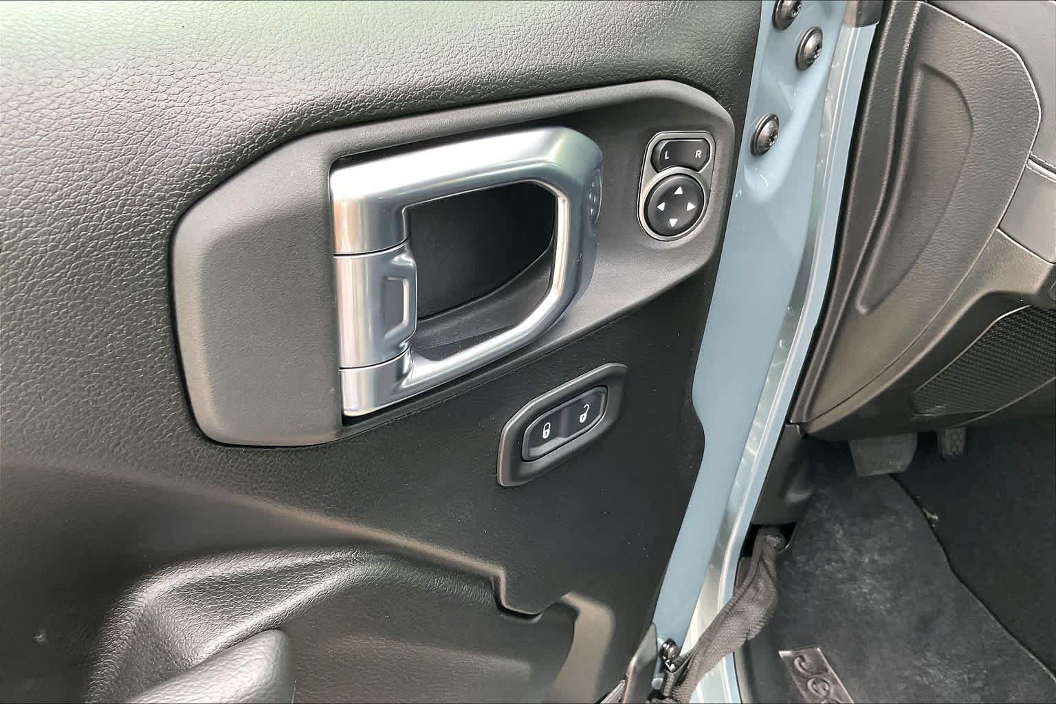 New 2026 Anvil Clearcoat Jeep Mojave image 18