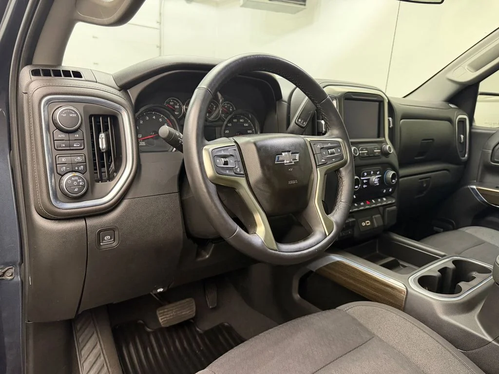 Used 2022 Shadow Gray Metallic Chevrolet RST image 4