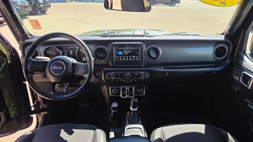 Used 2023 Green Jeep Sport S image 25