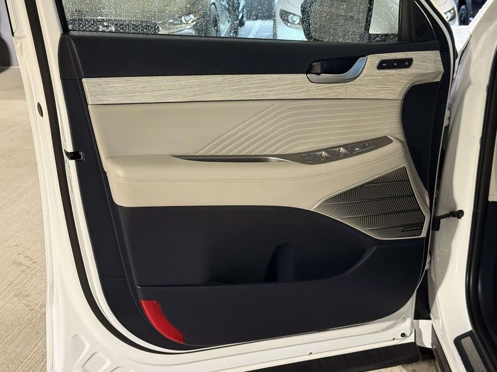 Used 2024 White Hyundai Calligraphy image 29