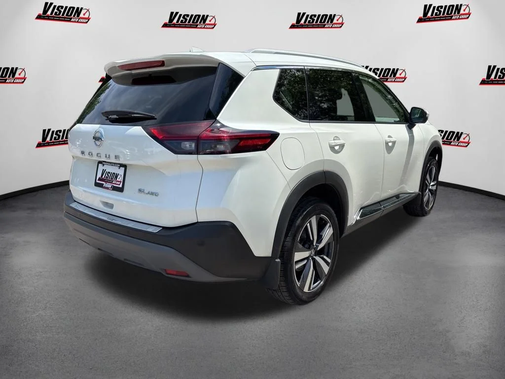 Used 2021 White Nissan SL image 5