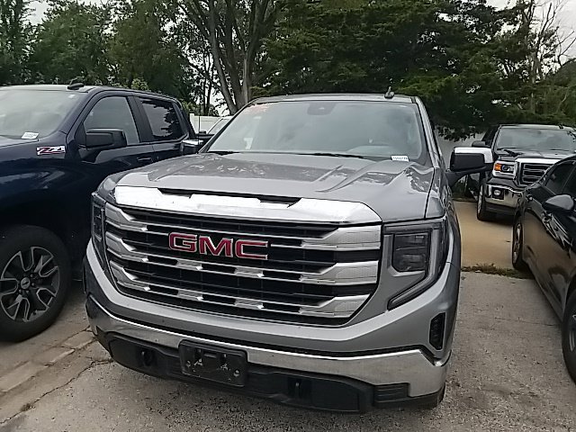 Used 2024 Sterling Metallic GMC SLE image 10