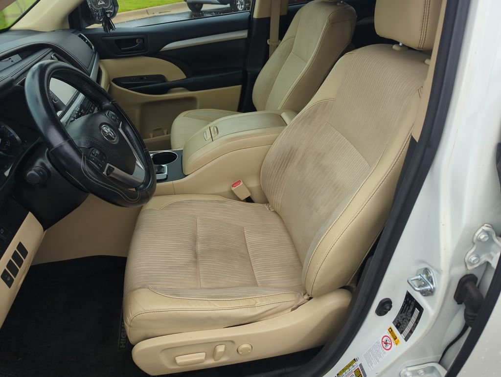 Used 2017 White Toyota LE Plus image 12