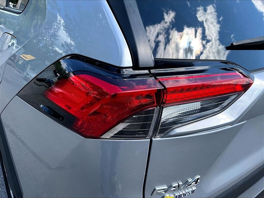 Used 2020 Silver Sky Metallic Toyota XLE image 33
