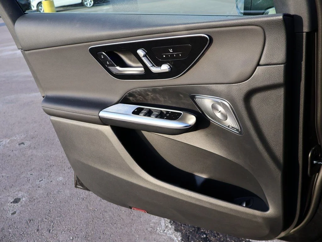 Certified Used 2026 Graphite Gray Metallic Mercedes-Benz GLC 300 image 38