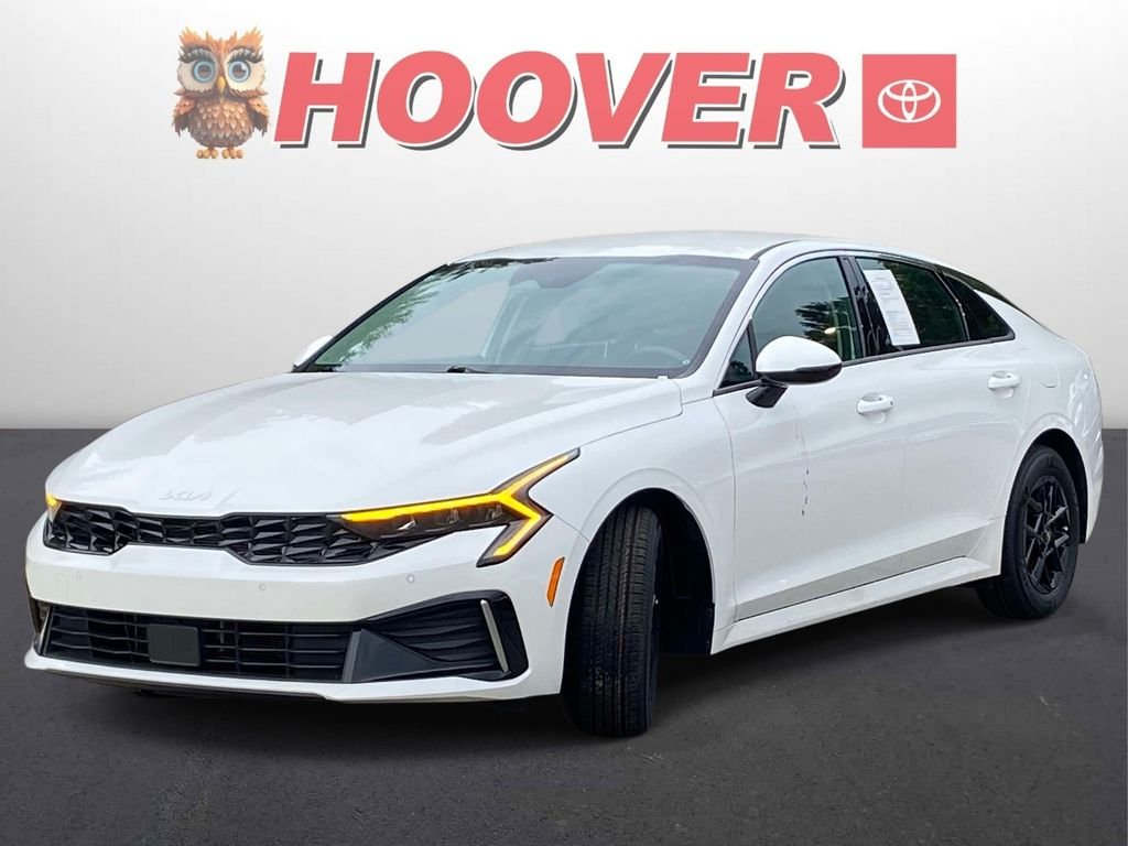 Used 2025 White Kia LXS image 5