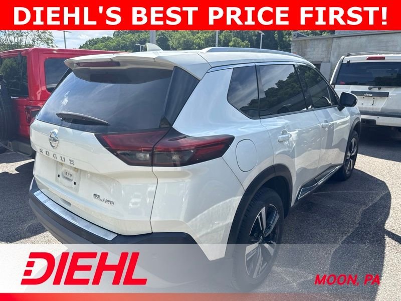 Used 2021 White Nissan SL image 3