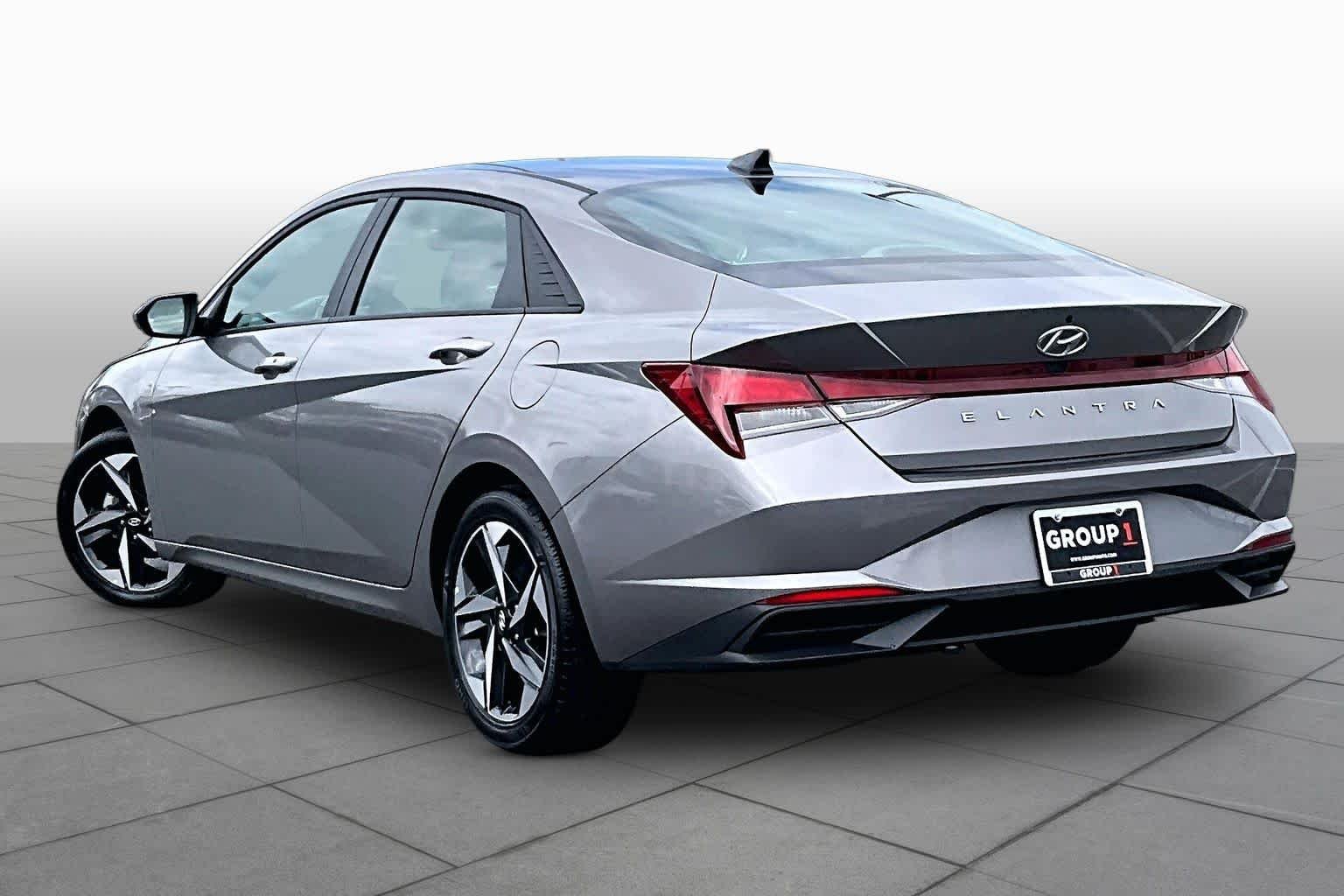 Used 2023 Fluid Metal Hyundai SEL image 11