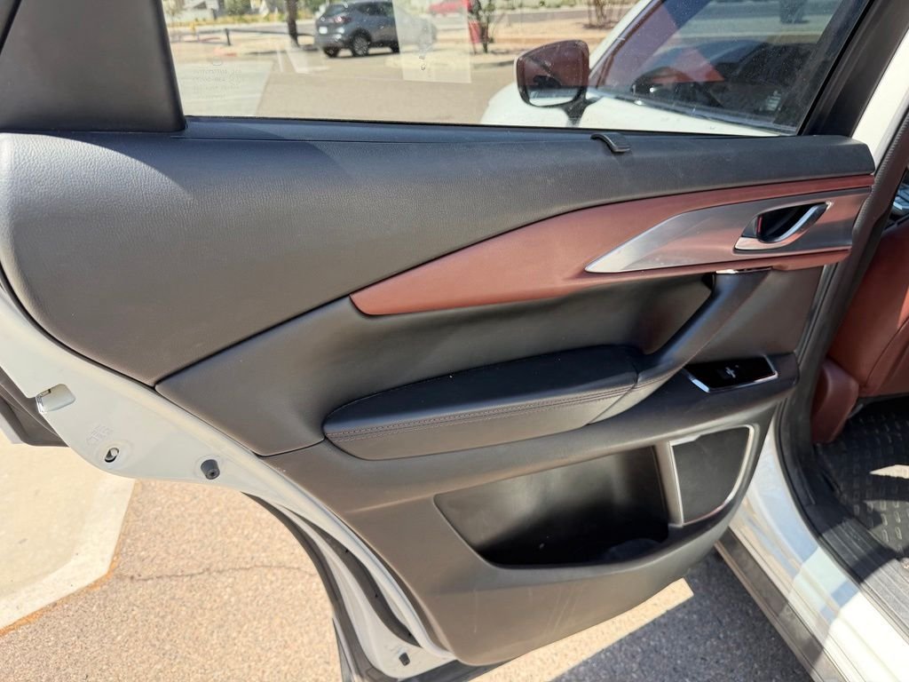 Used 2017 White Mazda Signature image 12